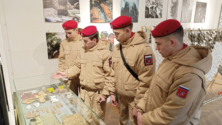 Мы памятью своей сильны.